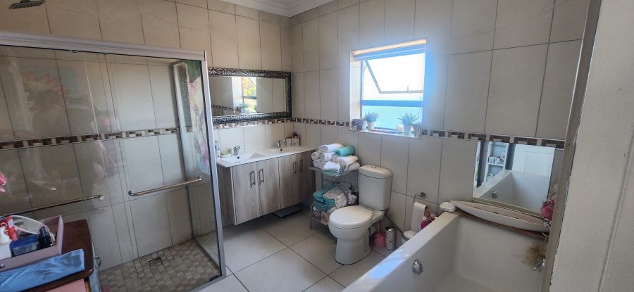 6 Bedroom Property for Sale in Dana Bay Western Cape
